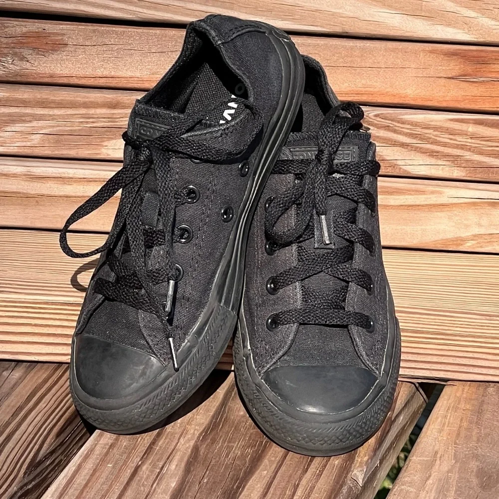 - Converse All-Star Black Low Top Sneakers SZ 1! E/VGUC!